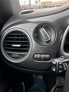 2012 Volkswagen Beetle-Classic Turbo PZEV - Photo 12 - Riverside, CA 92505