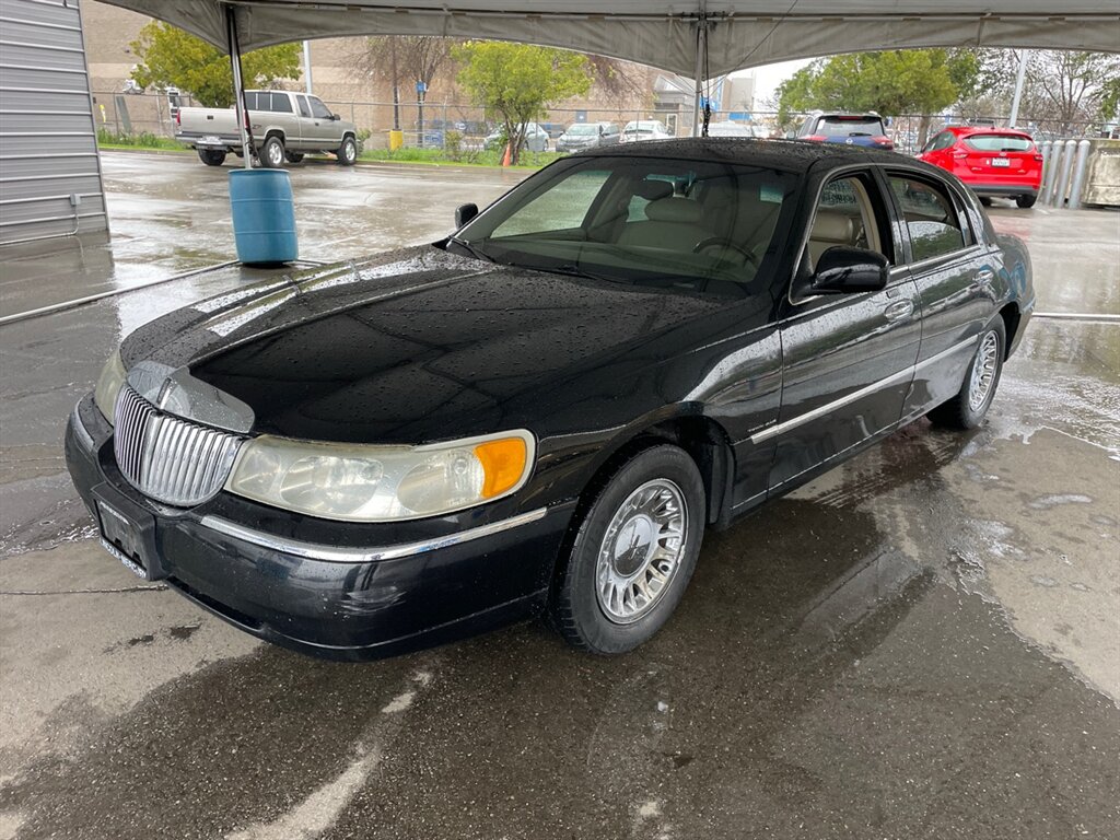 2001 Lincoln Town Car Cartier   - Photo 1 - Riverside, CA 92505