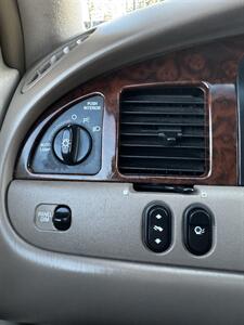 2001 Lincoln Town Car Cartier   - Photo 26 - Riverside, CA 92505