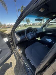 2001 Ford Crown Victoria Police Interceptor   - Photo 5 - Riverside, CA 92505