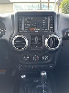 2015 Jeep Wrangler Unlimited Rubicon 4x4   - Photo 11 - Riverside, CA 92505