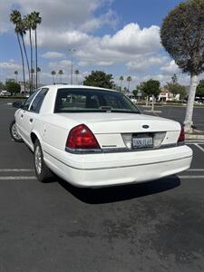 2005 Ford Crown Victoria LX   - Photo 4 - Riverside, CA 92505