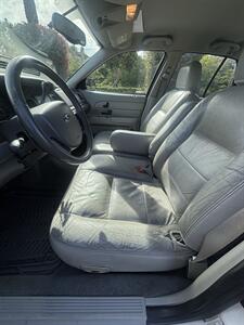 2005 Ford Crown Victoria LX   - Photo 7 - Riverside, CA 92505