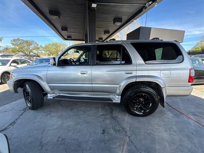 2000 Toyota 4Runner SR5   - Photo 8 - Riverside, CA 92505