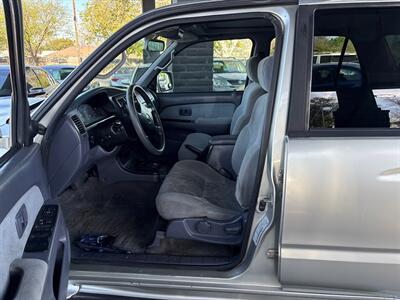 2000 Toyota 4Runner SR5   - Photo 9 - Riverside, CA 92505