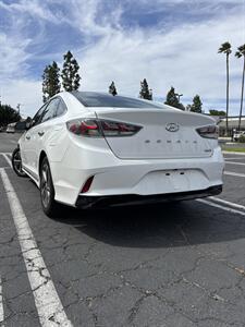 2019 Hyundai SONATA Hybrid Limited   - Photo 4 - Riverside, CA 92505