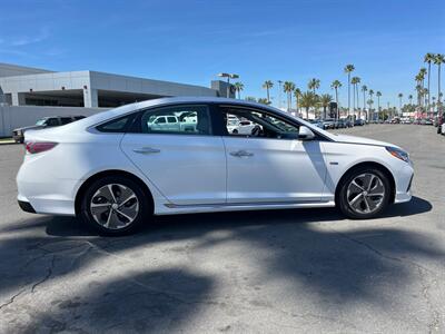 2019 Hyundai SONATA Hybrid Limited   - Photo 4 - Riverside, CA 92505