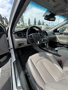 2019 Hyundai SONATA Hybrid Limited   - Photo 7 - Riverside, CA 92505
