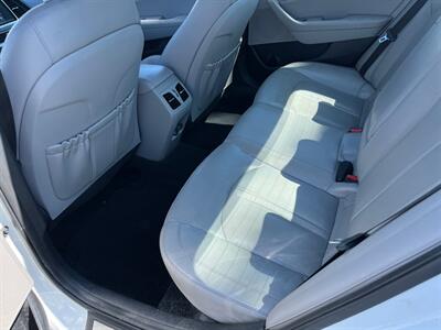 2019 Hyundai SONATA Hybrid Limited   - Photo 10 - Riverside, CA 92505