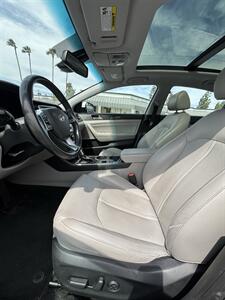 2019 Hyundai SONATA Hybrid Limited   - Photo 8 - Riverside, CA 92505