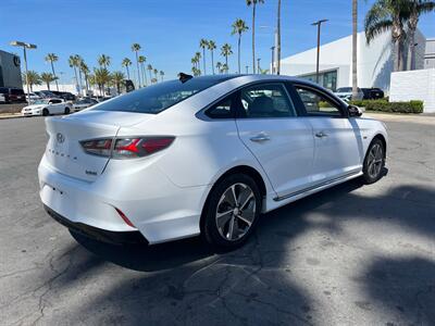 2019 Hyundai SONATA Hybrid Limited   - Photo 5 - Riverside, CA 92505