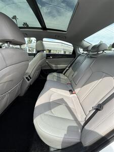2019 Hyundai SONATA Hybrid Limited   - Photo 9 - Riverside, CA 92505
