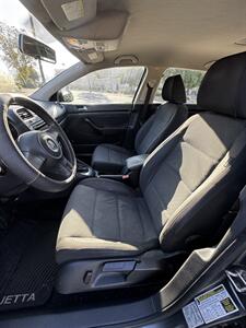 2012 Volkswagen Jetta SportWagen S PZEV   - Photo 6 - Riverside, CA 92505
