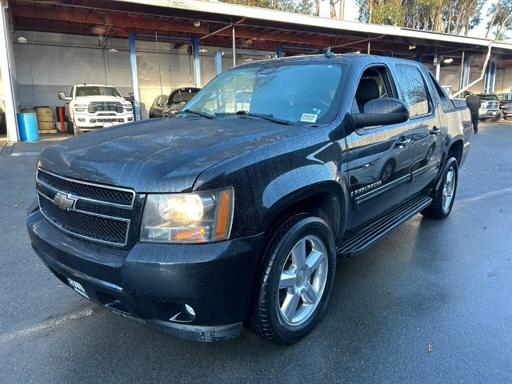 2009 Chevrolet Avalanche LT   - Photo 1 - Riverside, CA 92505