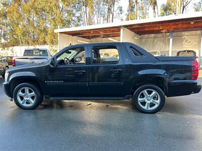 2009 Chevrolet Avalanche LT   - Photo 8 - Riverside, CA 92505
