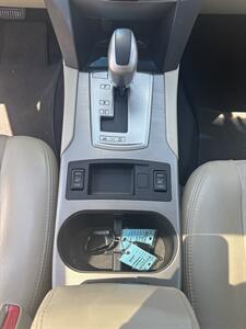 2011 Subaru Outback 2.5i Limited   - Photo 13 - Riverside, CA 92505