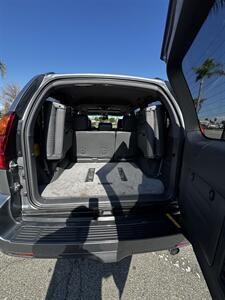 2005 Lexus GX 470   - Photo 10 - Riverside, CA 92505