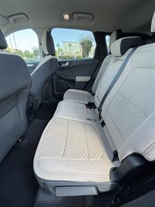 2020 Ford Escape SE   - Photo 7 - Riverside, CA 92505