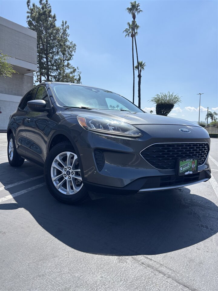 2020 Ford Escape SE   - Photo 1 - Riverside, CA 92505