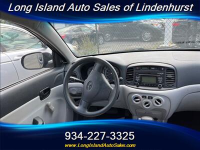 2011 Hyundai ACCENT GLS   - Photo 10 - Lindenhurst, NY 11757