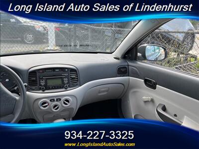 2011 Hyundai ACCENT GLS   - Photo 11 - Lindenhurst, NY 11757