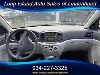 2011 Hyundai ACCENT GLS   - Photo 9 - Lindenhurst, NY 11757