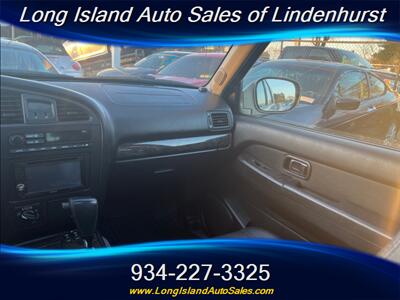 2004 Nissan Pathfinder SE   - Photo 12 - Lindenhurst, NY 11757