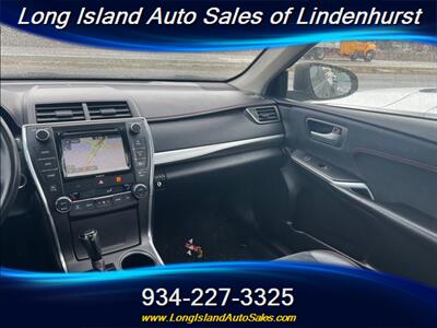 2016 Toyota Camry XSE V6   - Photo 11 - Lindenhurst, NY 11757