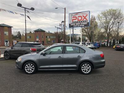 2012 Volkswagen Jetta SE   - Photo 1 - Portland, OR 97266