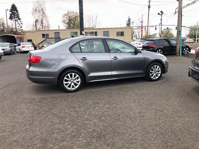 2012 Volkswagen Jetta SE   - Photo 2 - Portland, OR 97266