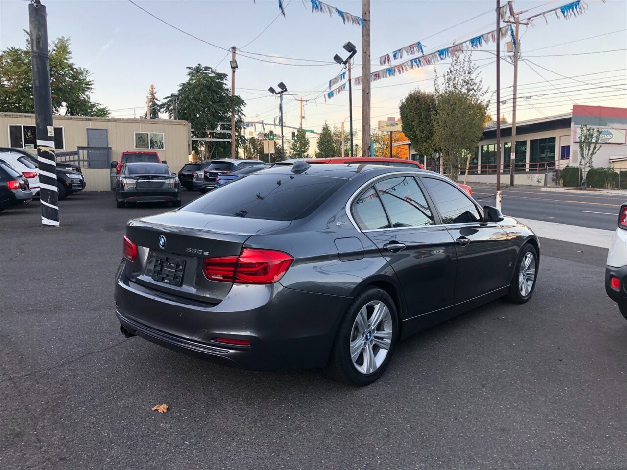 2018 BMW 330e iPerformance - Photo 4 - Portland, OR 97266