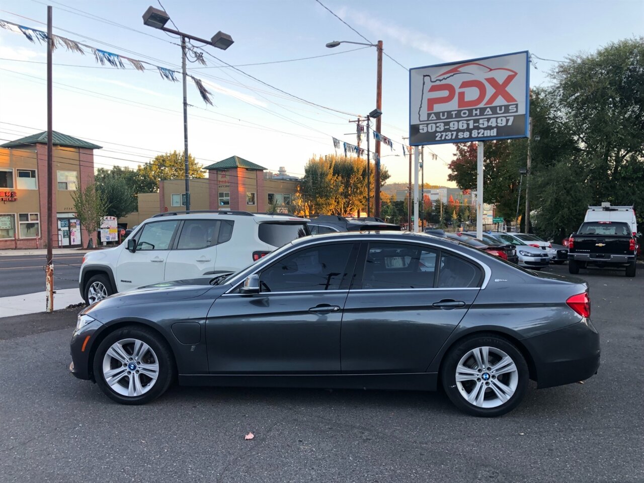 2018 BMW 330e iPerformance   - Photo 1 - Portland, OR 97266