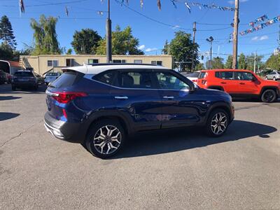 2022 Kia Seltos SX   - Photo 2 - Portland, OR 97266