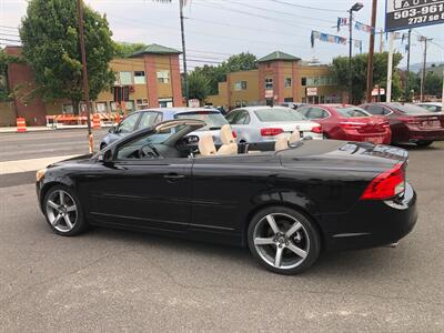 2011 Volvo C70 T5   - Photo 2 - Portland, OR 97266