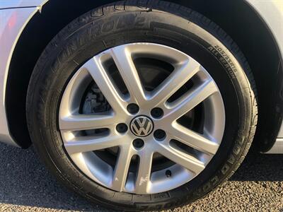 2011 Volkswagen Jetta SportWagen TDI   - Photo 13 - Portland, OR 97266
