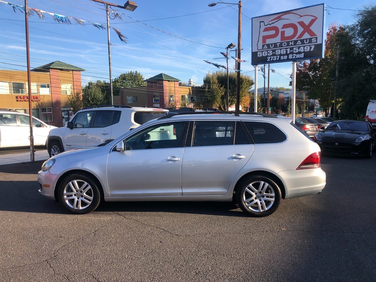 2011 Volkswagen Jetta SportWagen TDI   - Photo 1 - Portland, OR 97266