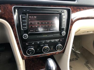 2012 Volkswagen Passat TDI SEL Premium - Photo 14 - Portland, OR 97266