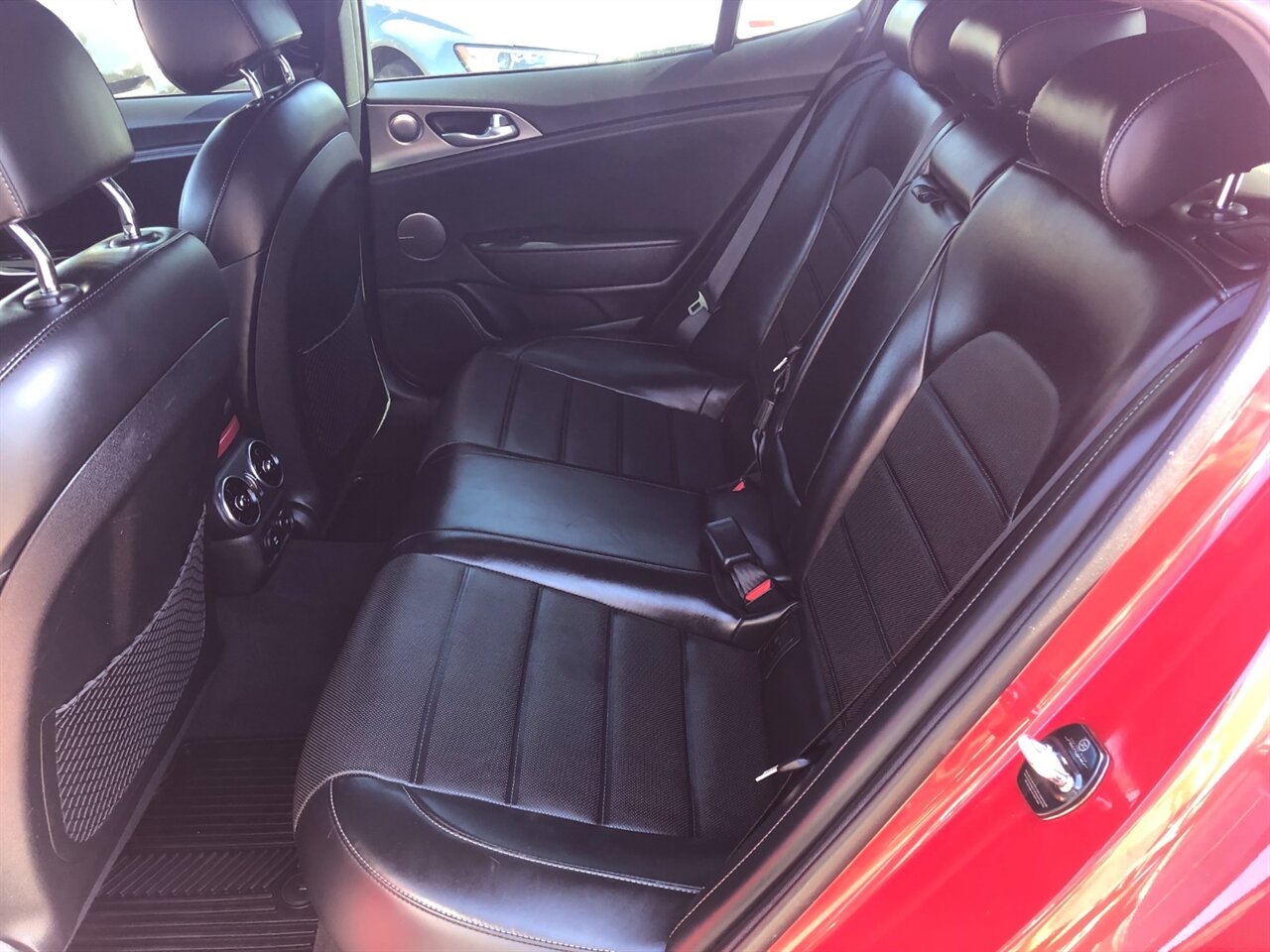 2018 Kia Stinger GT2 - Photo 10 - Portland, OR 97266