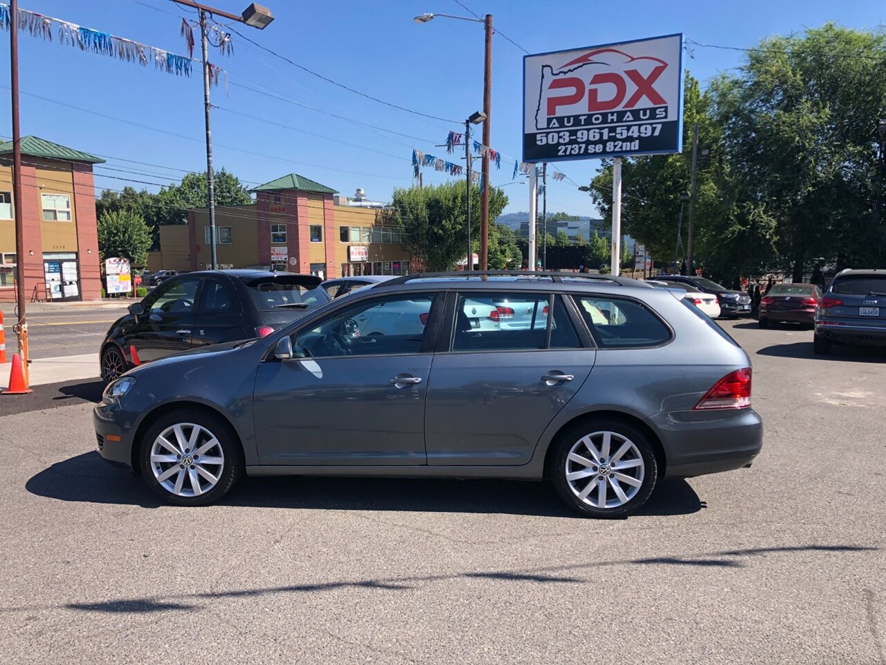 2011 Volkswagen Jetta SportWagen S PZEV - Photo 1 - Portland, OR 97266