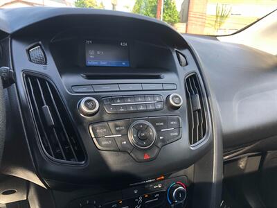 2015 Ford Focus SE   - Photo 13 - Portland, OR 97266