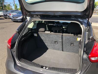2015 Ford Focus SE   - Photo 8 - Portland, OR 97266