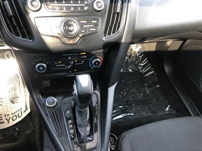 2015 Ford Focus SE   - Photo 12 - Portland, OR 97266