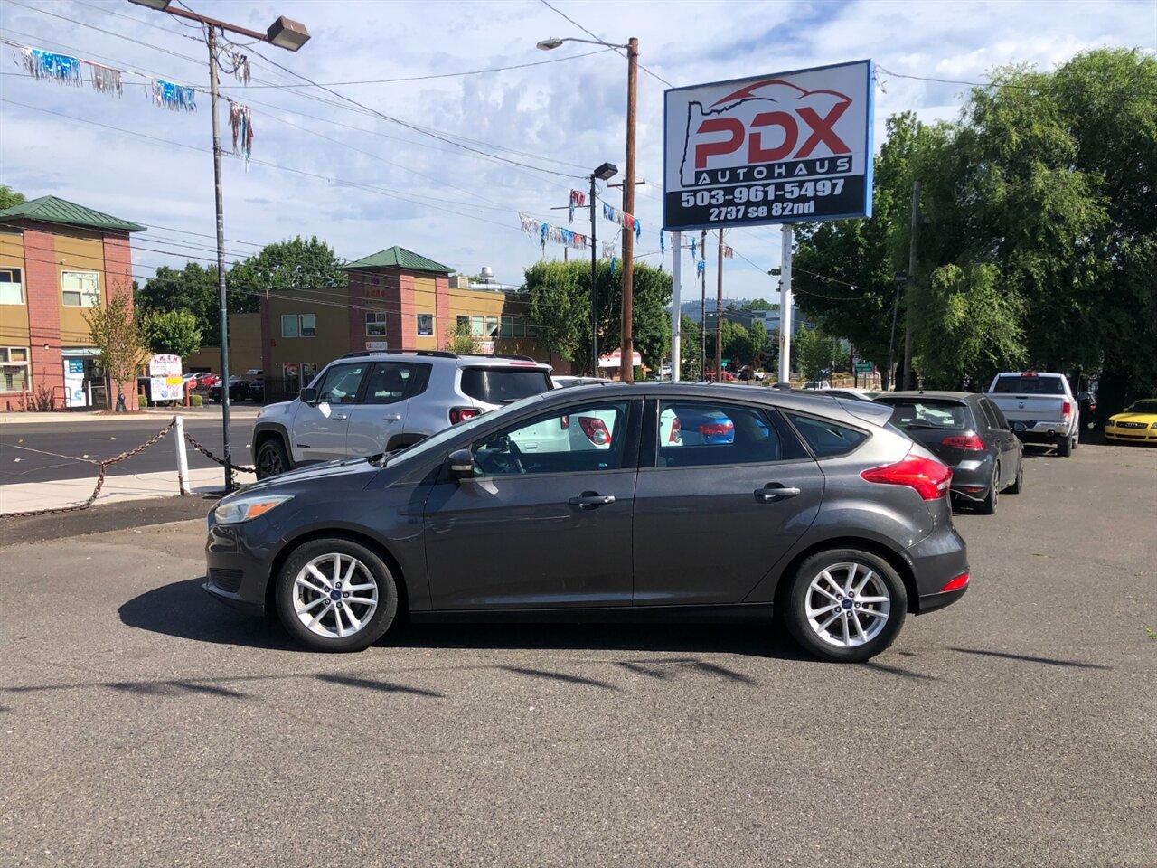 2015 Ford Focus SE   - Photo 1 - Portland, OR 97266