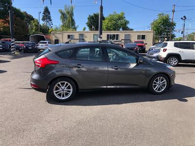 2015 Ford Focus SE   - Photo 2 - Portland, OR 97266