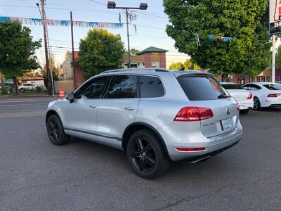 2011 Volkswagen Touareg AWD VR6 Lux   - Photo 3 - Portland, OR 97266