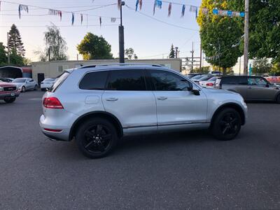 2011 Volkswagen Touareg AWD VR6 Lux   - Photo 2 - Portland, OR 97266