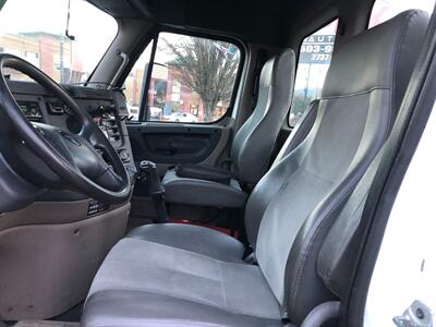 2013 Freightliner CASCADIA 113   - Photo 8 - Portland, OR 97266