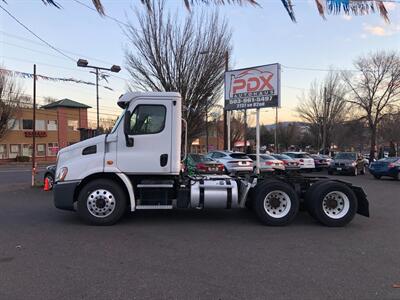 2013 Freightliner CASCADIA 113   - Photo 1 - Portland, OR 97266