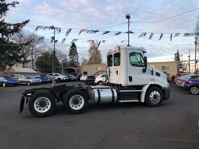 2013 Freightliner CASCADIA 113   - Photo 2 - Portland, OR 97266