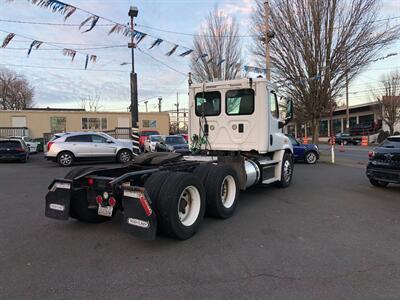 2013 Freightliner CASCADIA 113   - Photo 3 - Portland, OR 97266